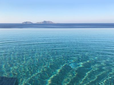 Lagremha Villa, Infinity Pool Over the Sea!