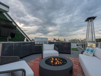 Private Rooftop, Fire Pit, & Downtown Views