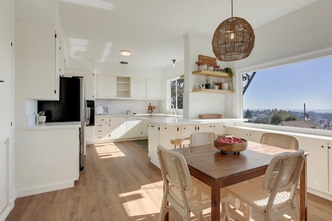 Spacious Family House w/ VIEWS, Foosball, Balcony gallery image 5