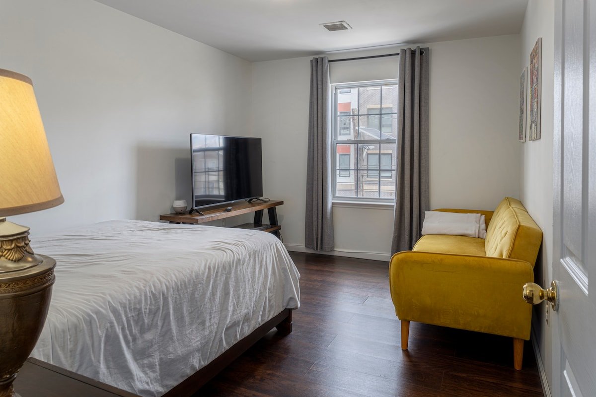 Huge 3BR Urban Gem – 3 miles to NYC + Free Parking gallery image 4