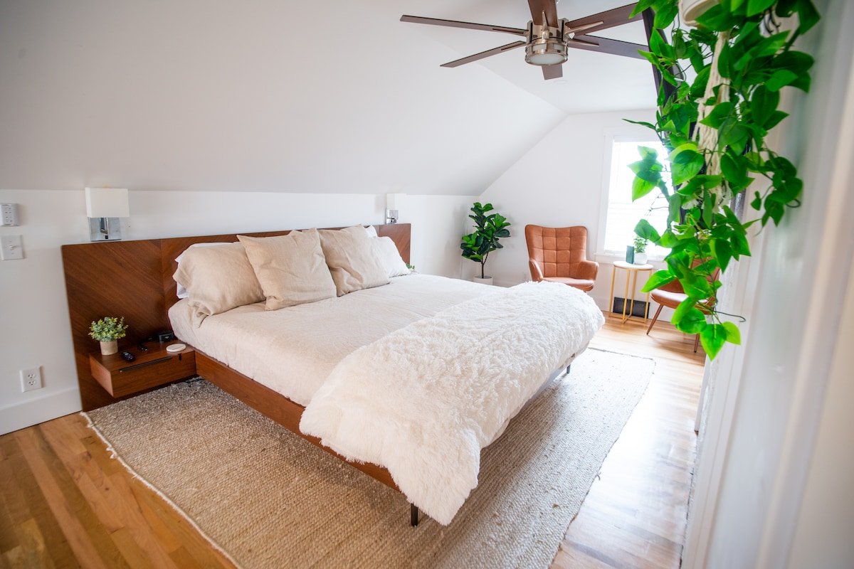 Quiet Clintonville Modern Charmer gallery image 5