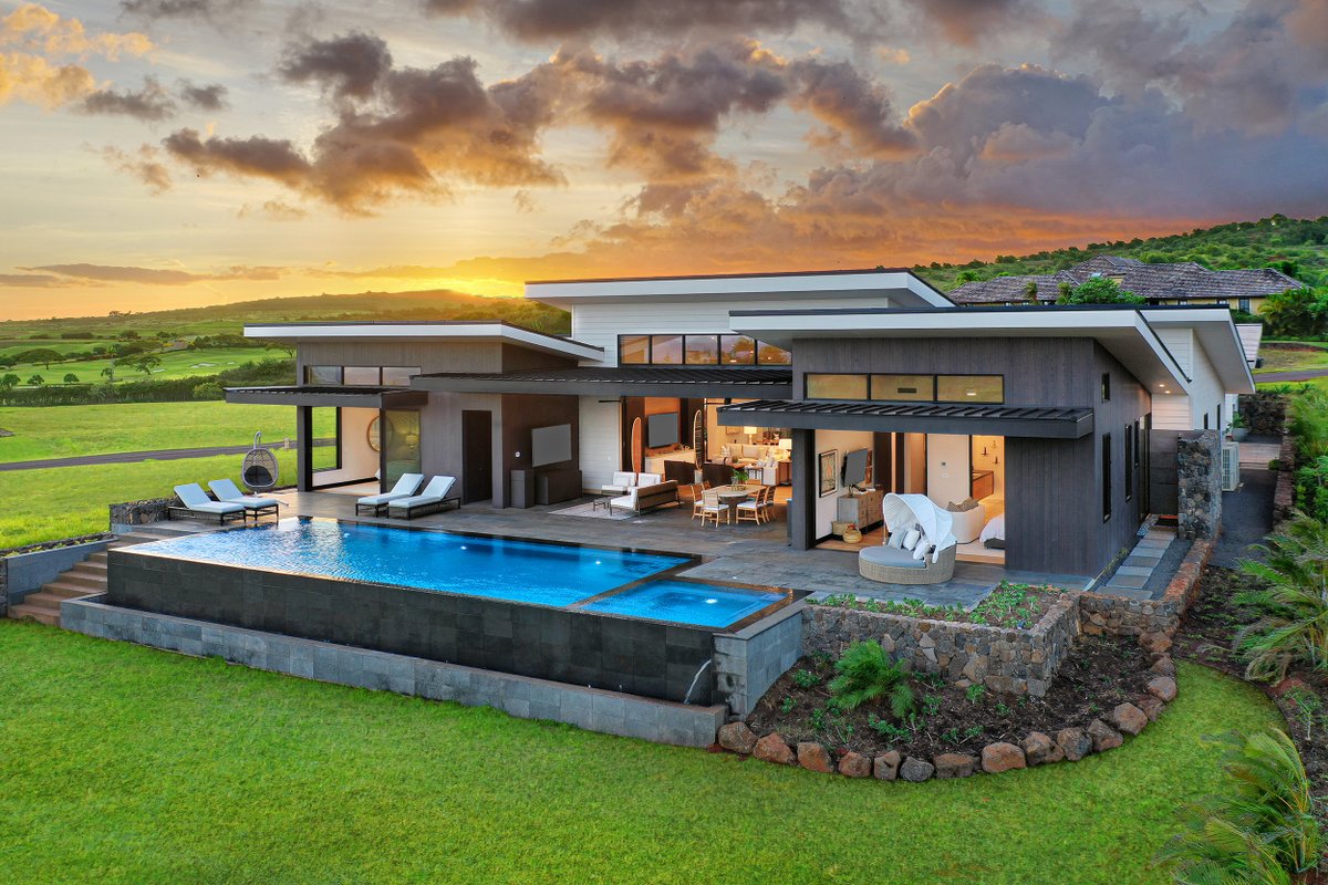 Hale Mahina Hou: Luxury Oasis w/Ocean View + Pool