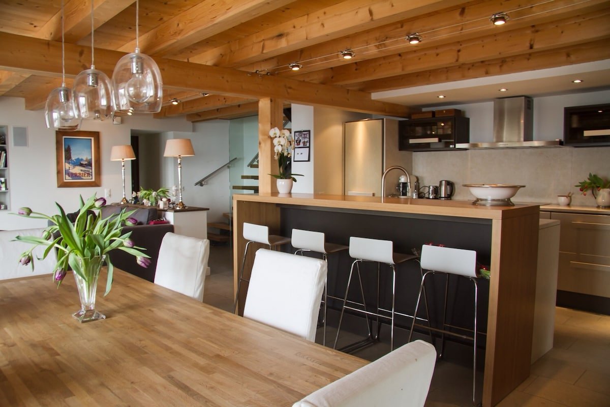 Luxury 4-bed house with stunning views! gallery image 4