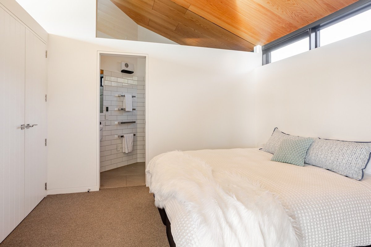 Hawk House by Sotheby’s Luxury Rental Homes gallery image 2