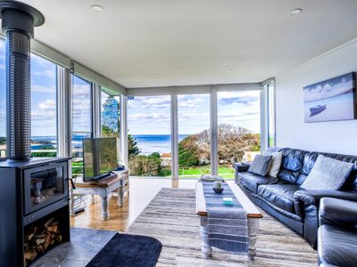Coastal Haven – Ocean views, Minutes to the beach