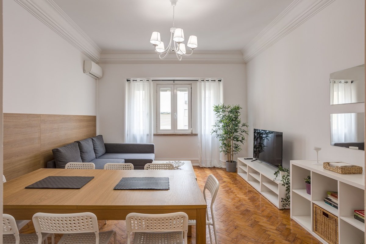 Home Out 4D – Apartment at City Center w/Parking gallery image 2