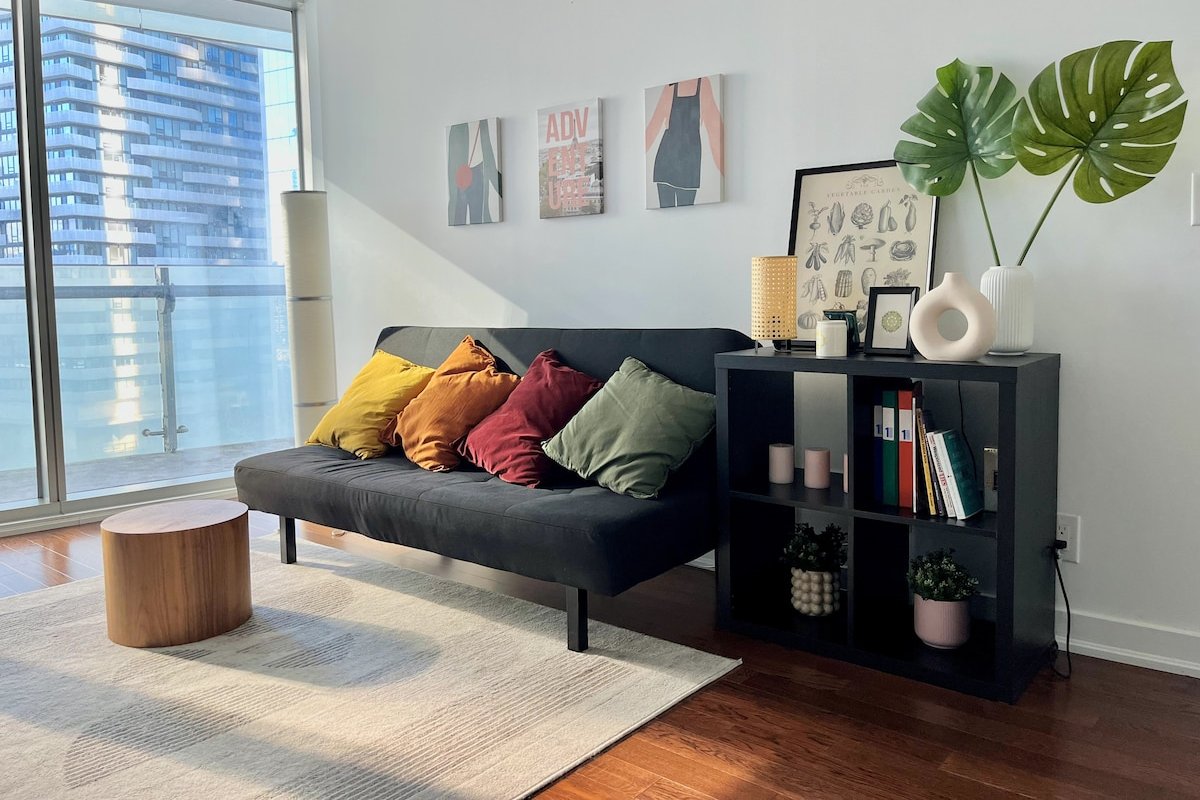 Lovely 3-bedroom Condo by the Lake! gallery image 5