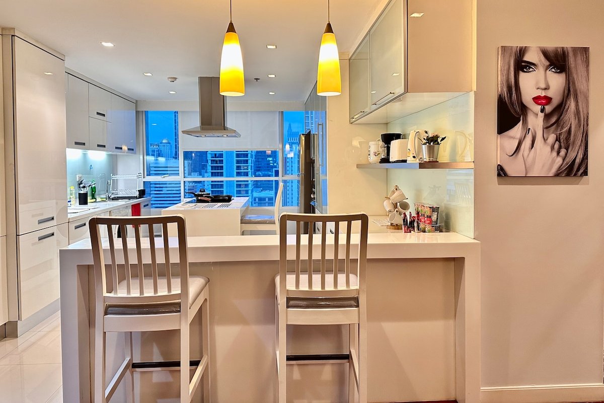 Stunning Corner! 7 min to Skytrain, Lumpini & Siam gallery image 3