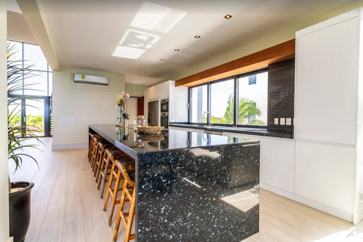 NEW – 7 Bedroom Bonaire Beachfront Vacation Villa gallery image 4