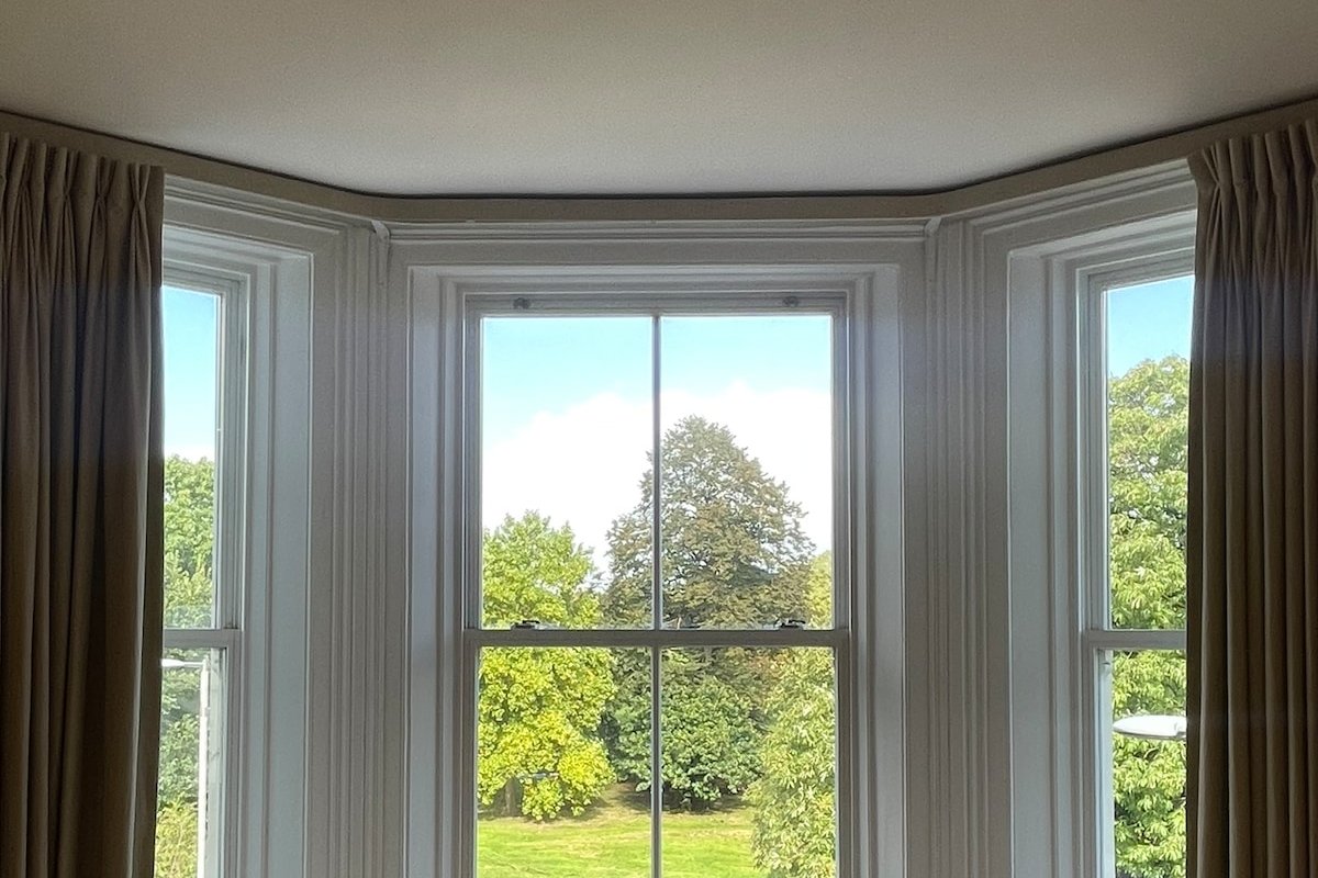 London Gardens – Hyde Park Views 2 Bedroom Flat gallery image 3