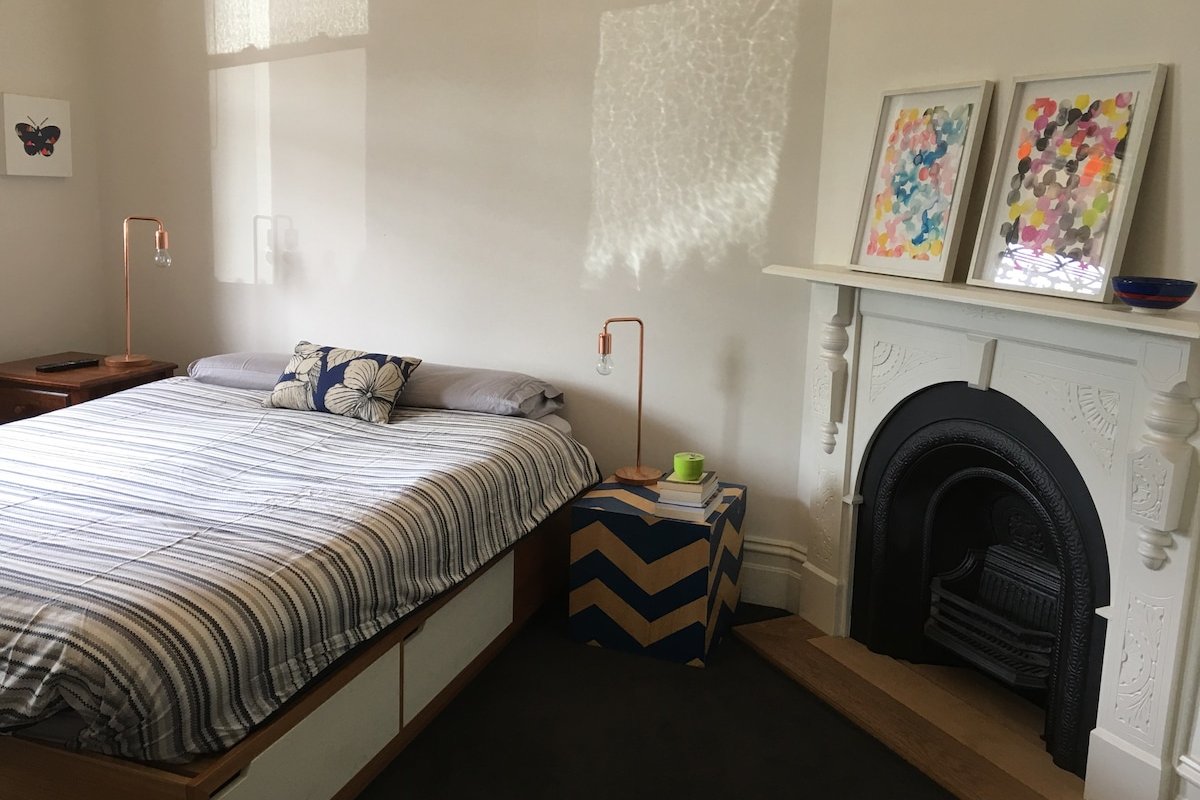 Clifton Hill house with pool gallery image 4