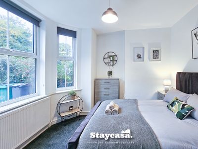 Charming 6-Bed Near Alexandra Park – Free Parking