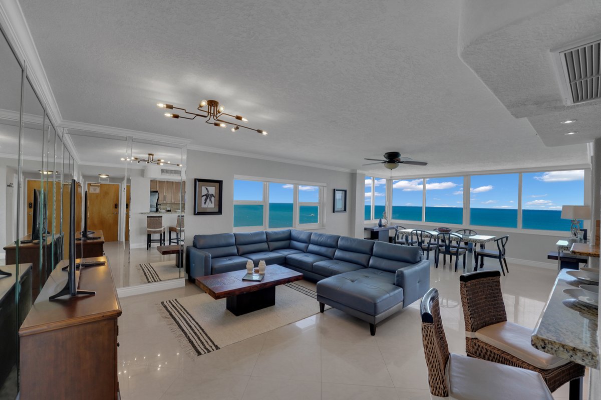 2 BR Apt w/ amazing view of beach, pool, beach bar