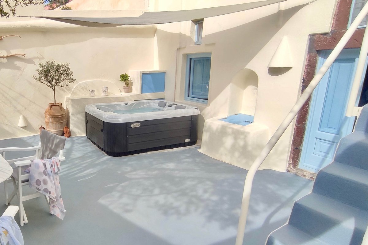 The Cave Complex by A Terre Caves & Villas