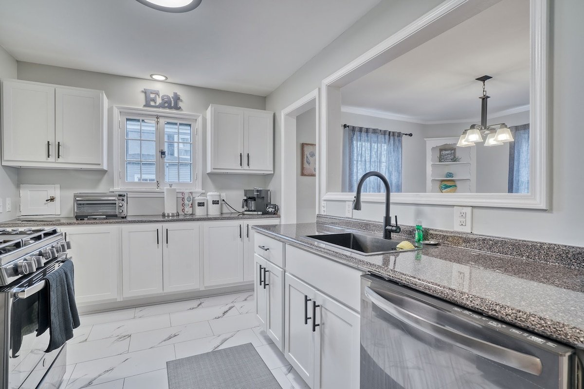 Seahorse House, Charlotte Beach, Rochester, NY gallery image 5