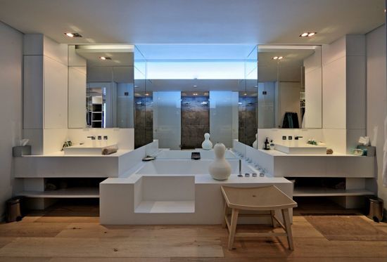 Photo 5 of Nettleton House accommodation in Clifton, Cape Town with 6 bedrooms and 6 bathrooms