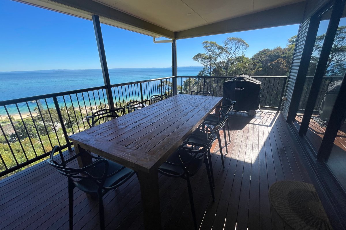 Bayview Breeze – Hilltop House with Amazing Views