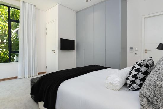 Photo 3 of Villa Rocha accommodation in Fresnaye, Cape Town with 5 bedrooms and 7 bathrooms