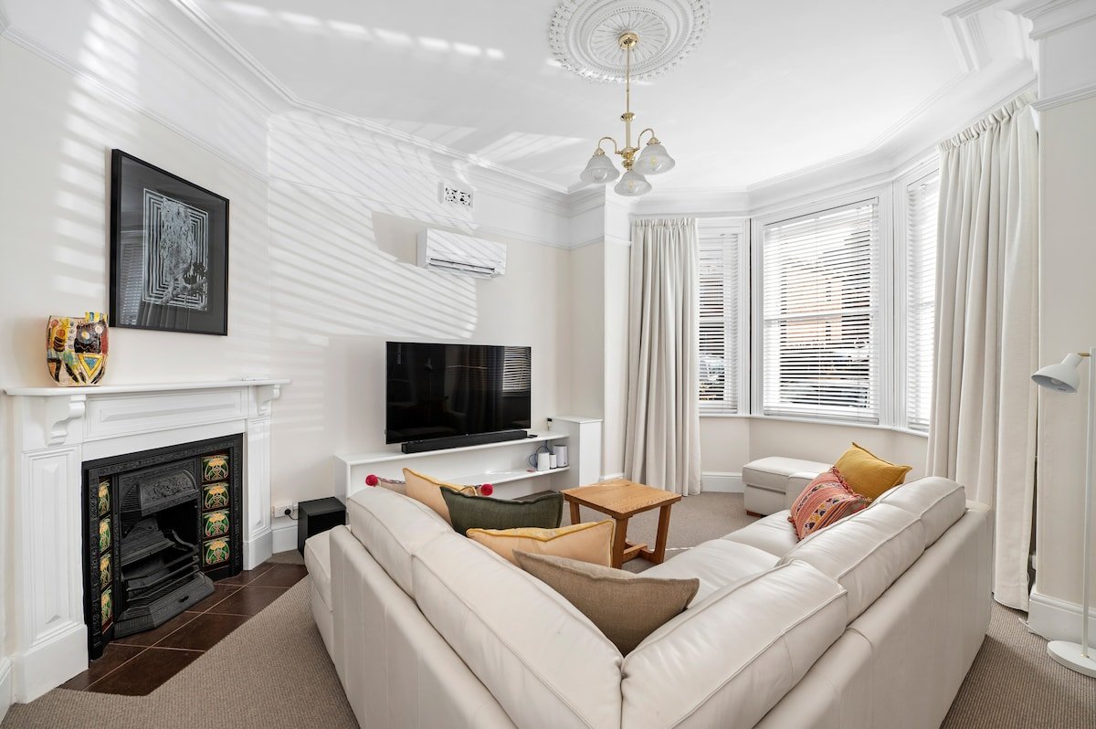 Charming townhouse in heart of Hobart CBD gallery image 4