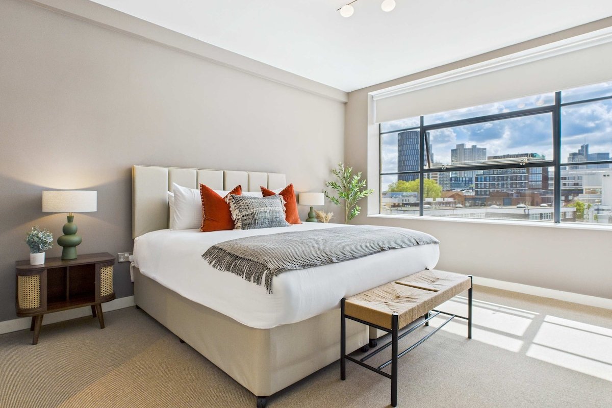 Spacious Four-Bedroom Haven by Tech City gallery image 4