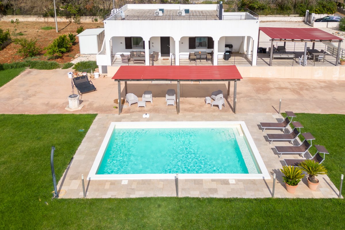 Villa SIlenzio with heated pool in Ostuni