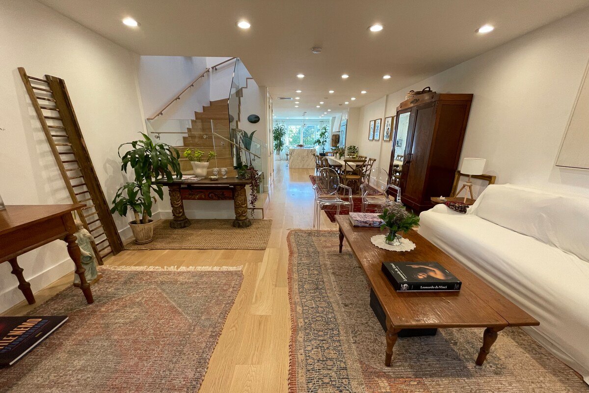 Fully Renovated Row House in Georgetown gallery image 5