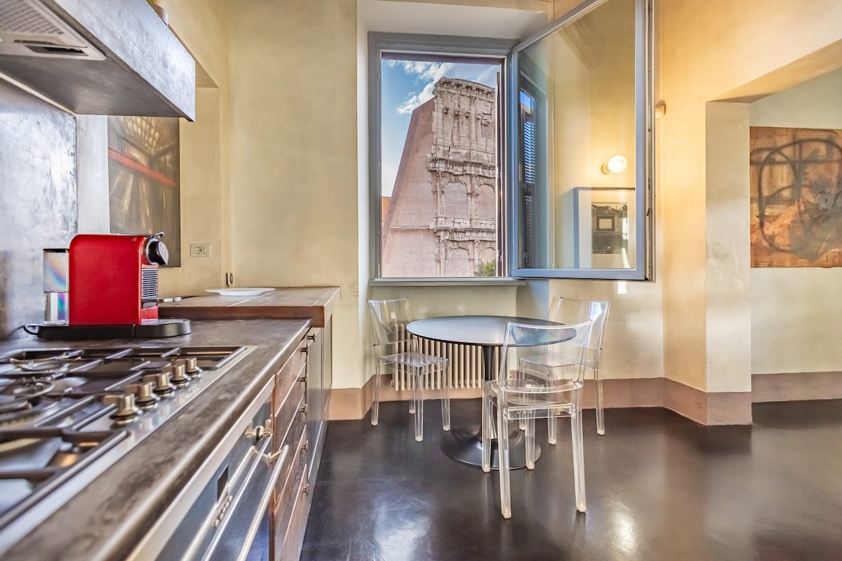 Iconic apartment with breathtaking Colosseum view gallery image 5