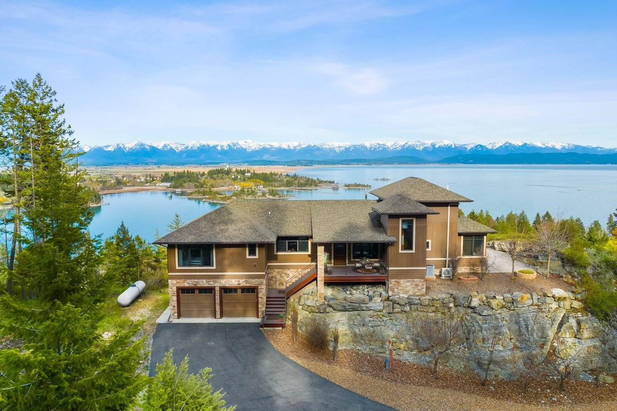 Stunning 3-BR Lakeview Home on Craggy Cliff