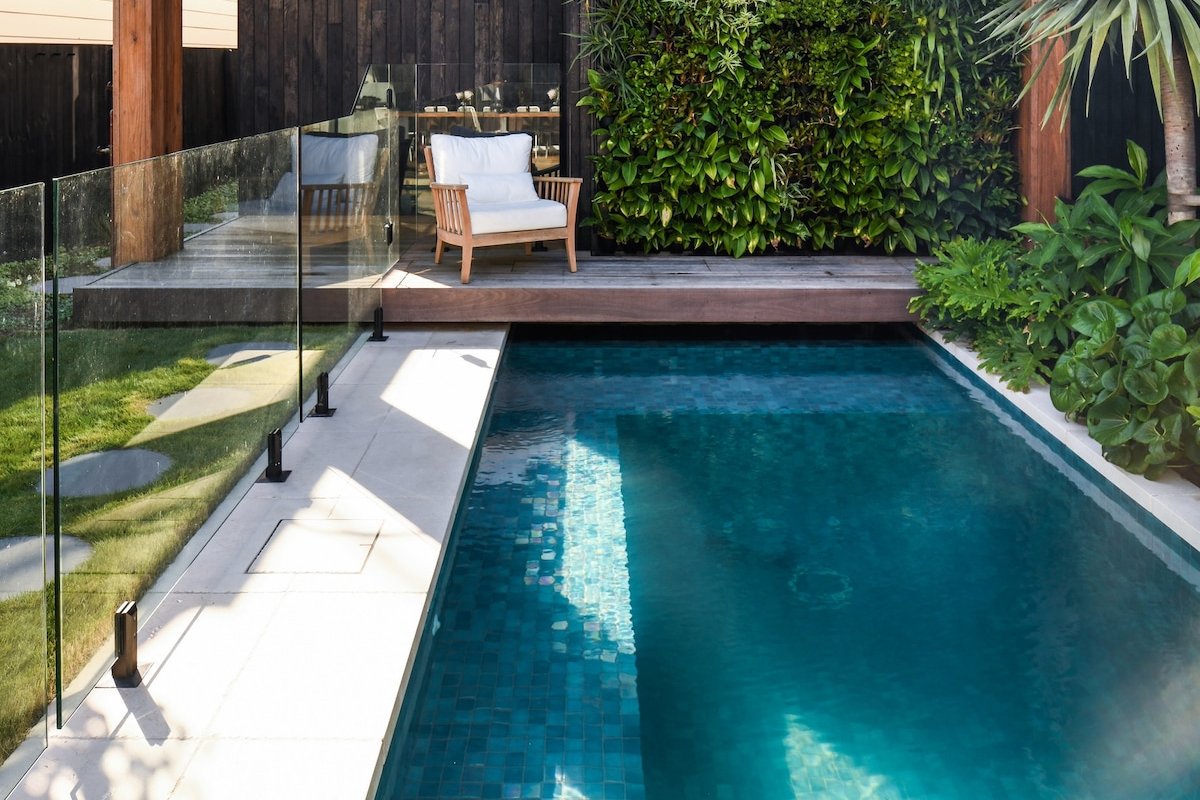 Bright Cheerful 5 Bedroom Villa with Pool gallery image 3