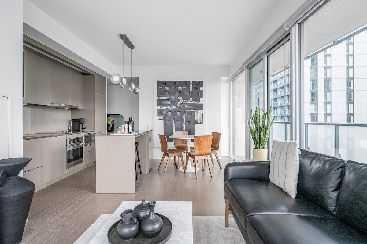 High-Floor Luxury w/ 2 King Beds, Parking, A+ View gallery image 5