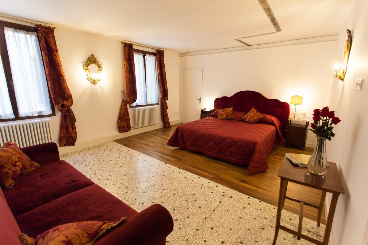 Ca’ Nal – GONDOLA – S.Mark -Rialto gallery image 4