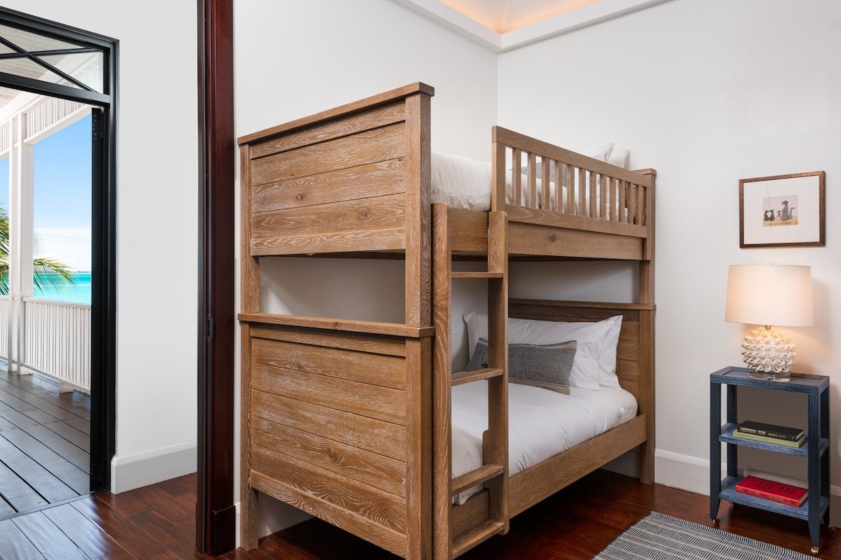 Saving Grace gallery image 4