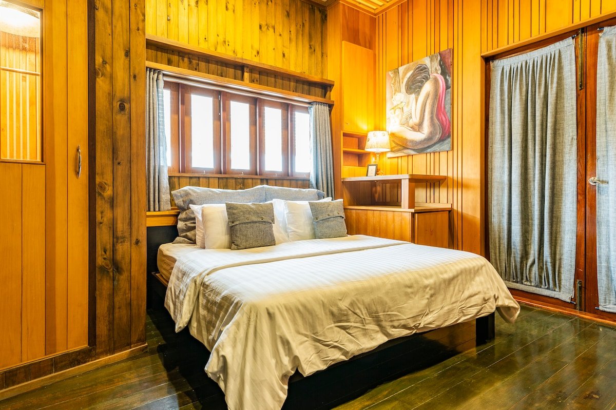 Artist House & Gallery- 4 Guest Suites gallery image 4