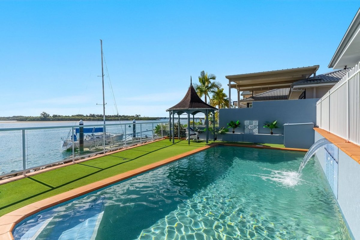 Salty Dayz | Designer Waterfront gallery image 5