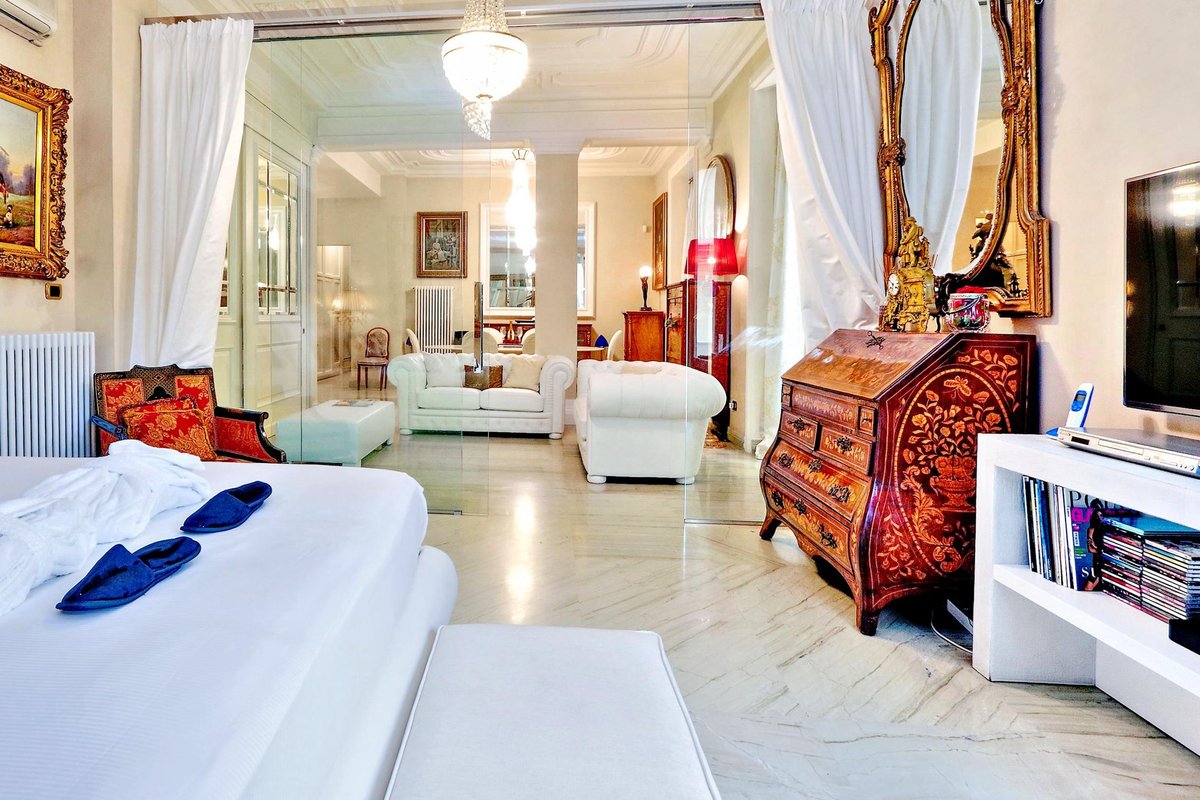 Spanish Steps Luxury House