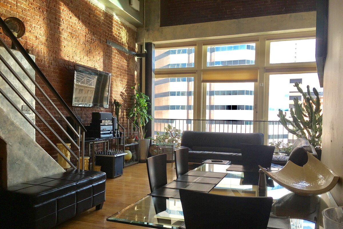 Urban Retreat in Heart of Convention Center Dist gallery image 4