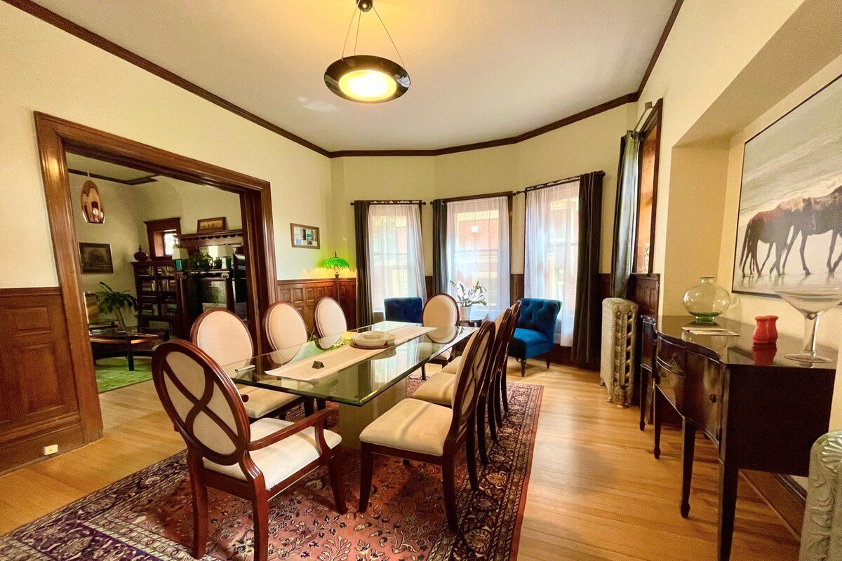 Amazing Historic Home with Garden in Top Location gallery image 5