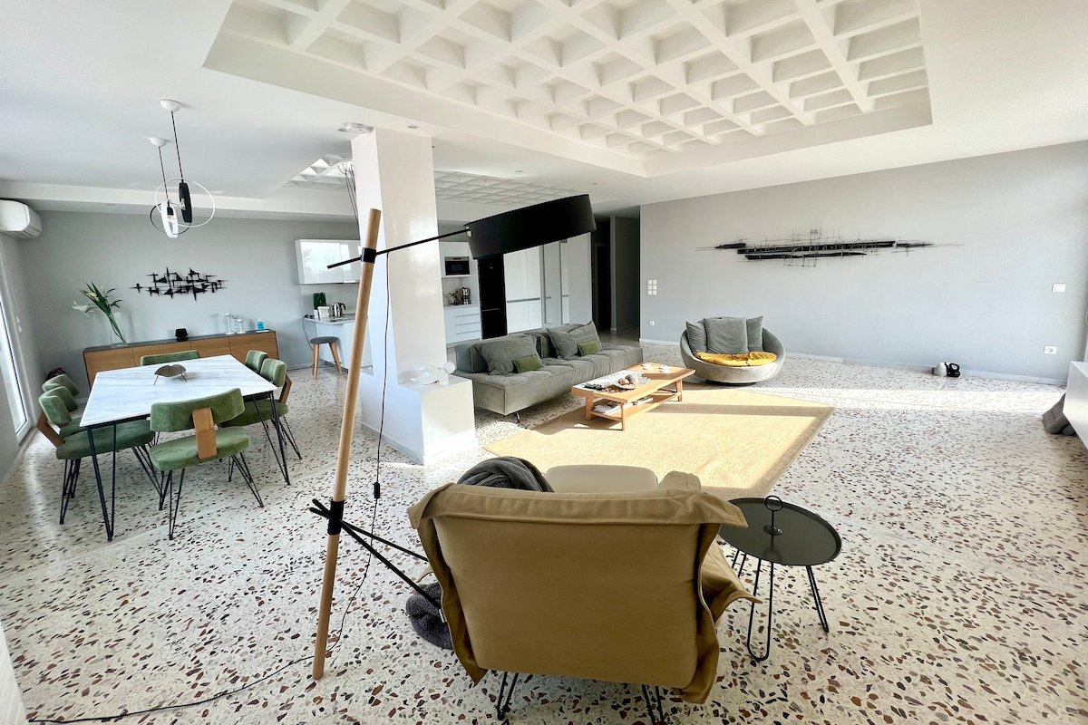Fab New Modern Flat in Central Athens with Awesome Sunsets gallery image 5