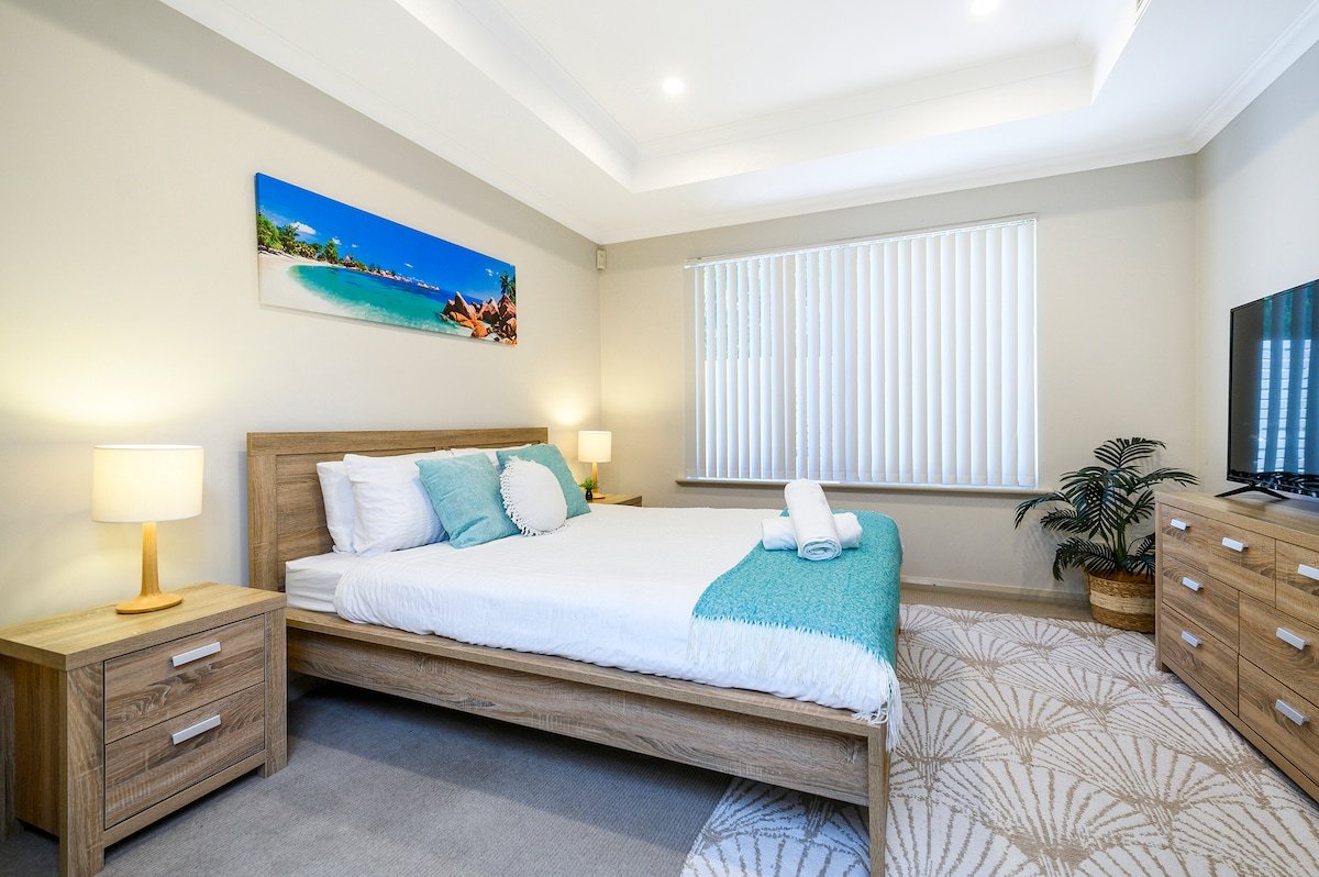 Close to beach& amenities. Long Stay Discount avai gallery image 4