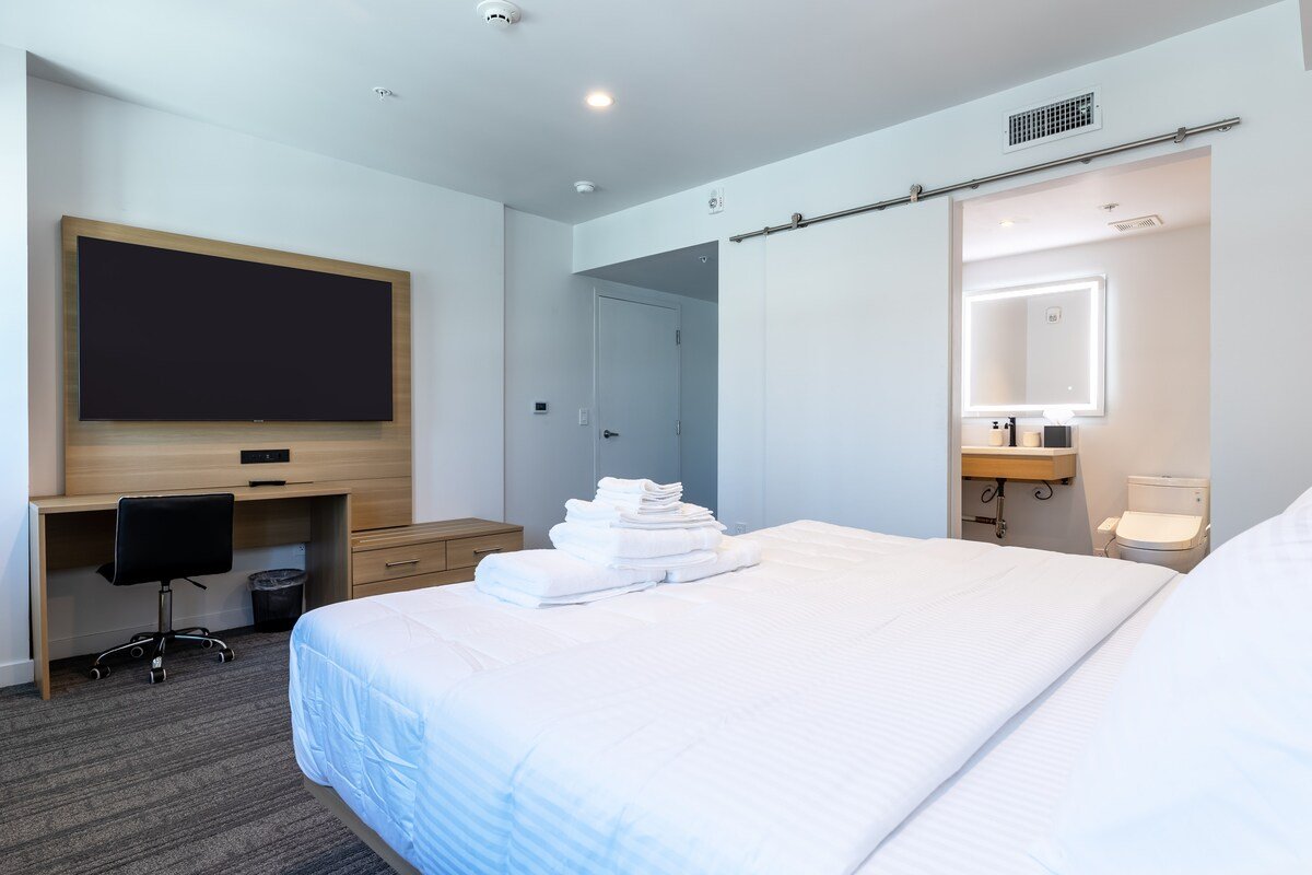 Brand New Modern + Minimalist 2BR Suite in DTLB gallery image 3