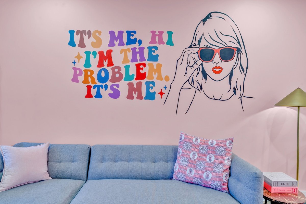 The NEW Swiftie Suite: Music Row Manor w/12 Beds! gallery image 5