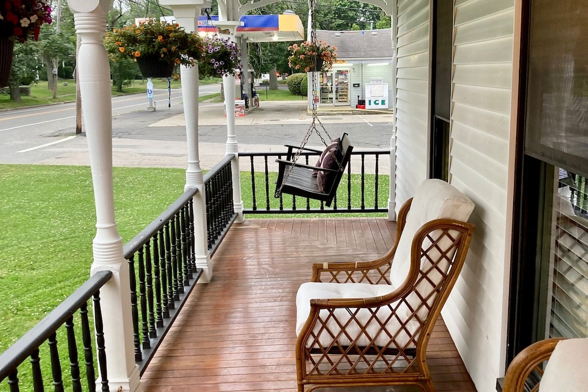 John Clarke House- Whole House- 5 Bedrooms- 9 beds gallery image 4