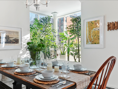 Bright, Stylish Townhouse Only 10 Min to NYC!