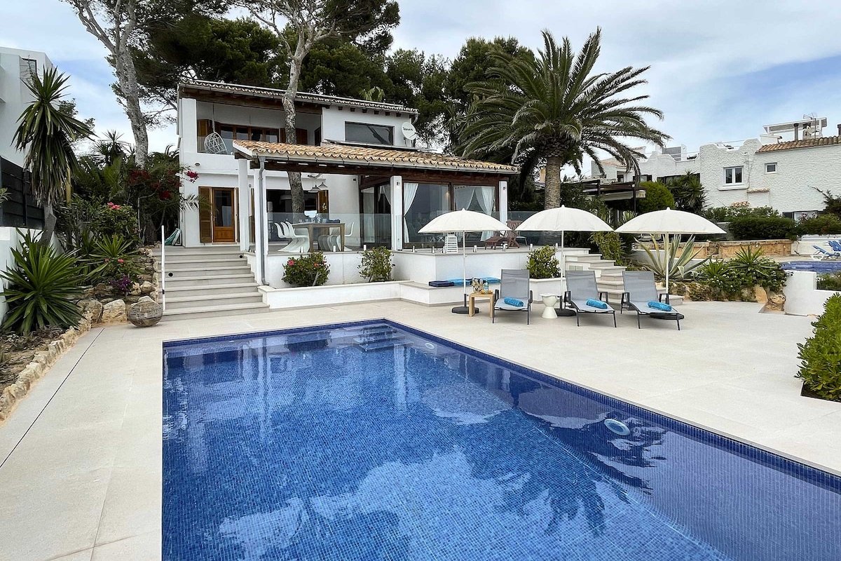 1st sea line Villa “Tre Pini” Cala Pi, Mallorca gallery image 3