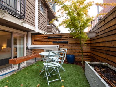 3 Bedroom Townhouse Downtown w/Private Backyard