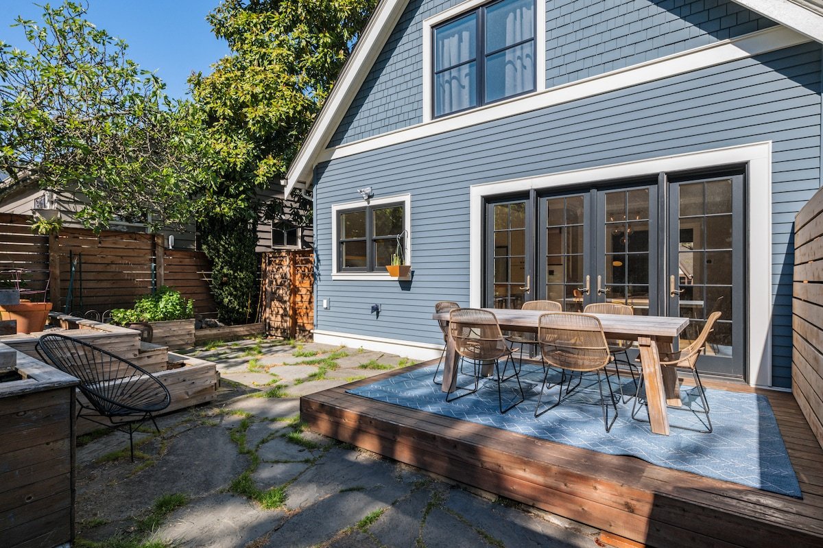 Charming 4B2B SFH Walk to CapHill w/ Backyard gallery image 4