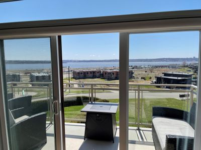 Maison de ville chaleureuse avec vue sur le fleuve