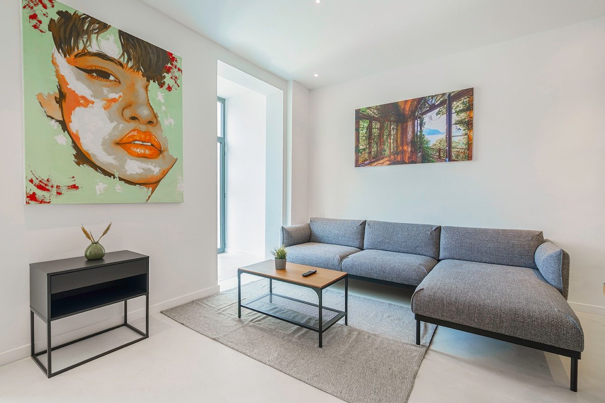 Brand New Superb 3Br Luminous Apt. in the Center gallery image 3