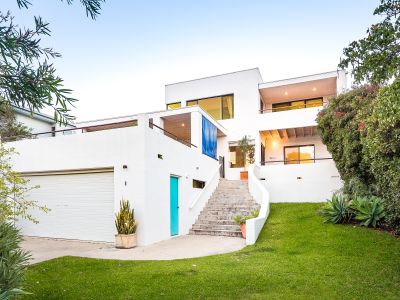 Casa Feliz—Mediterranean-style Coastal Getaway