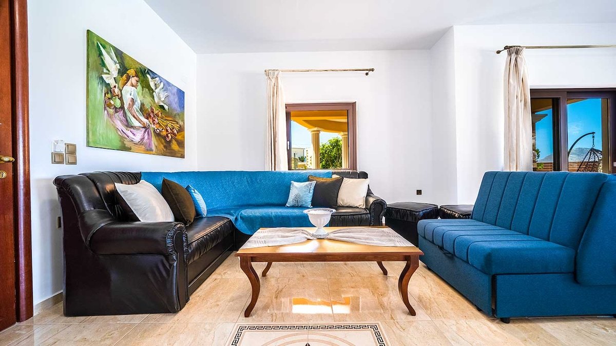 Grand Olympia, Pool, Luxury, Spacious, Quiet, cozy gallery image 3